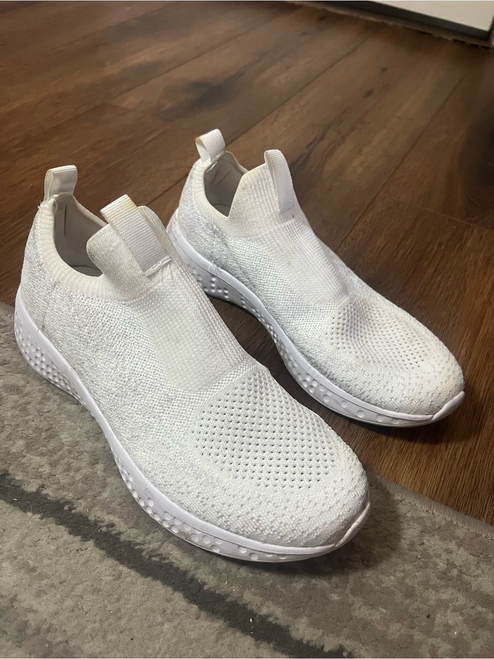 Avia white pull on sneakers